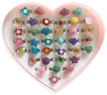 Scatole con anelli per bambini